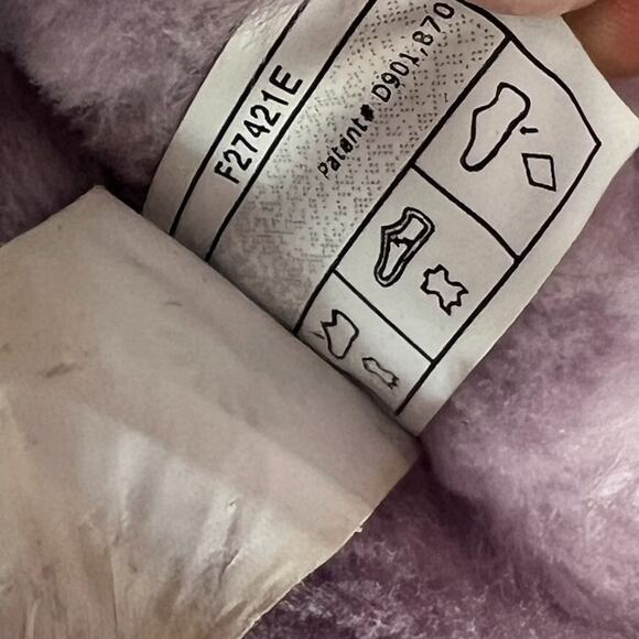 UGG Women's Fluffy Slippers in Lavender - Picture 11 of 12